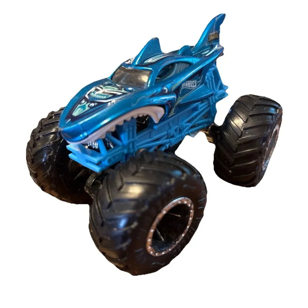 Hot Wheels Monster Trucks Shark Wreak 2020 Epic Loop Challenge Playset Exclusive